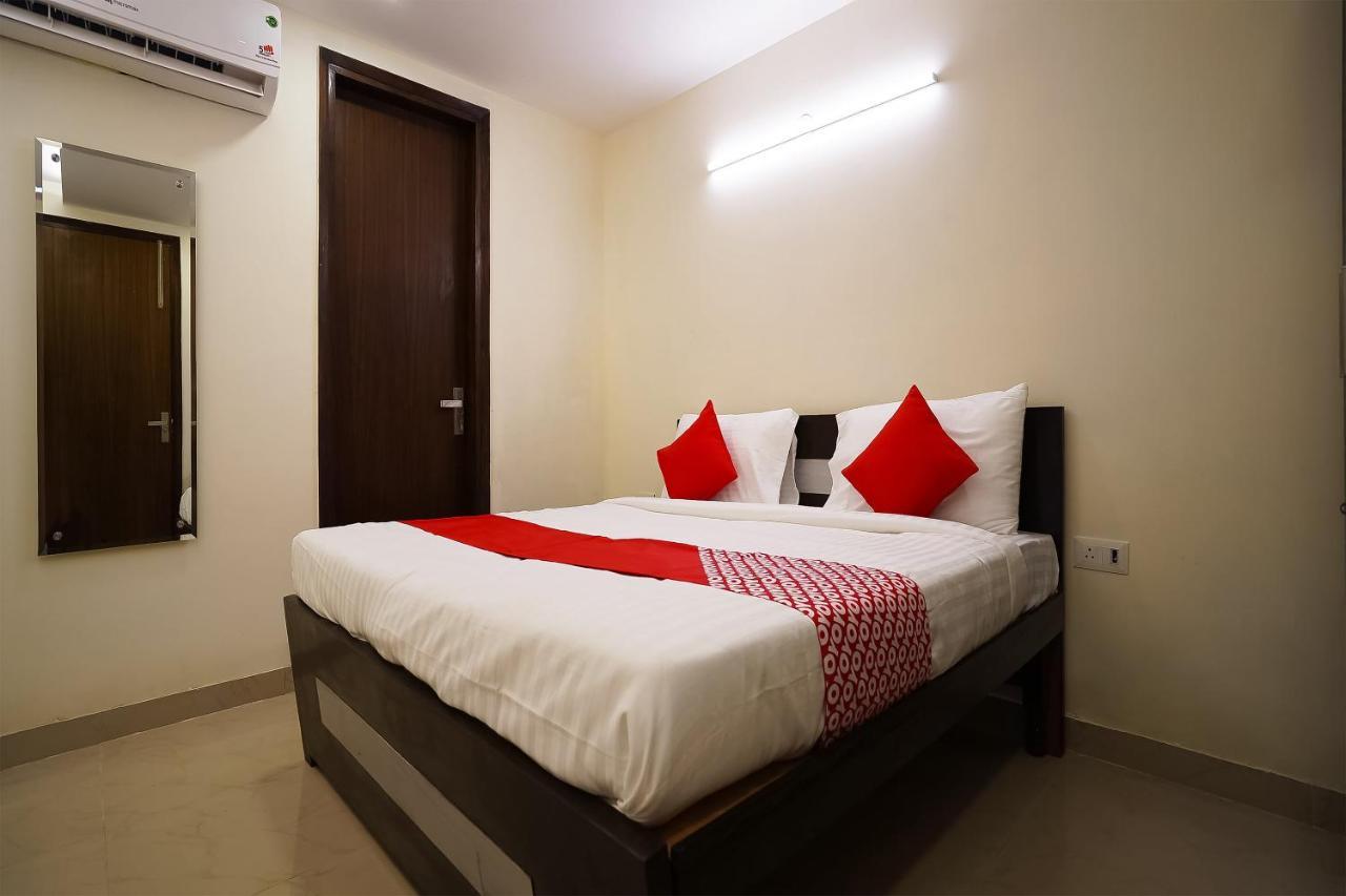 Hotel O Olive Saffron Delhi  Exterior photo