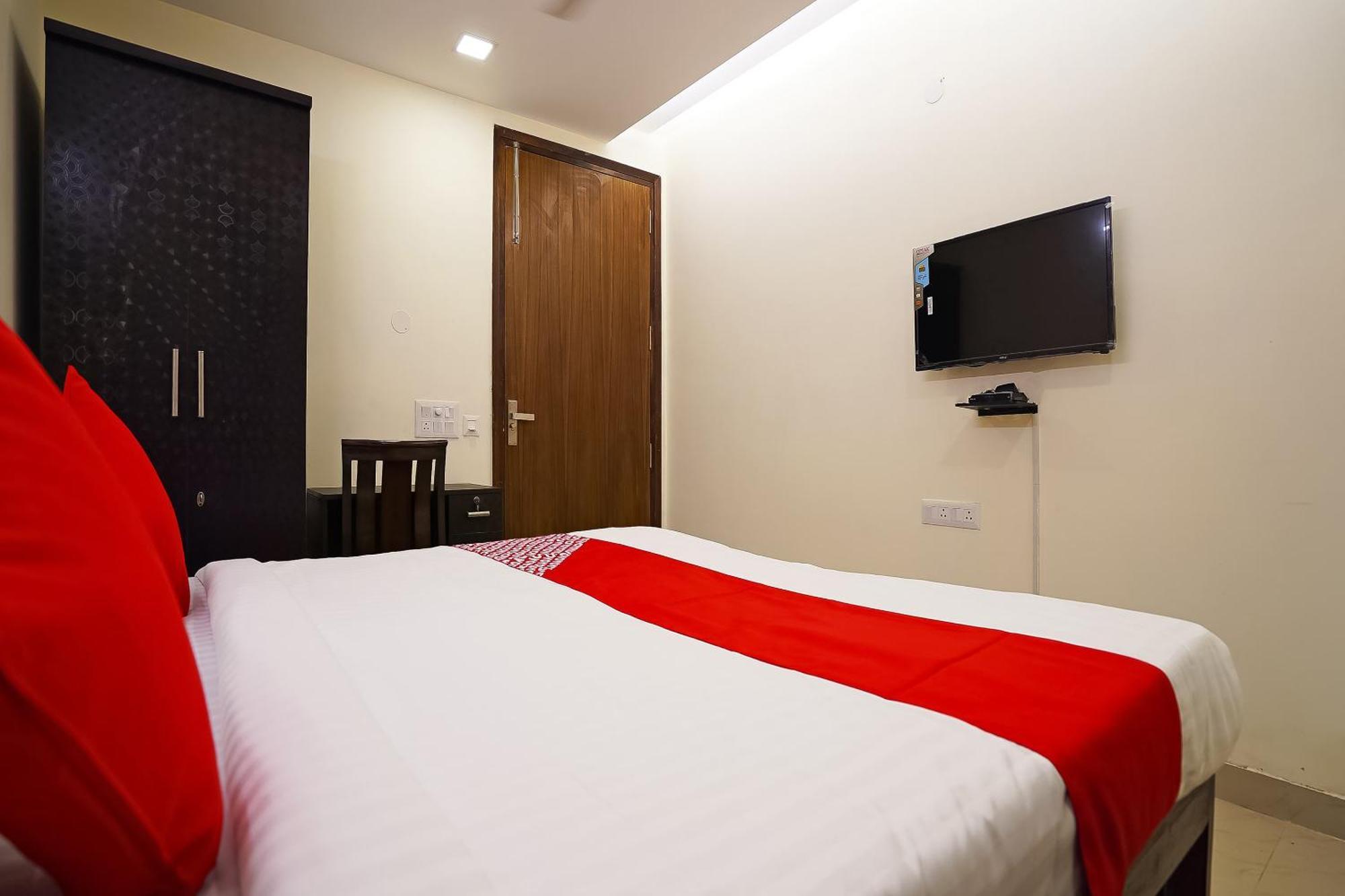 Hotel O Olive Saffron Delhi  Exterior photo