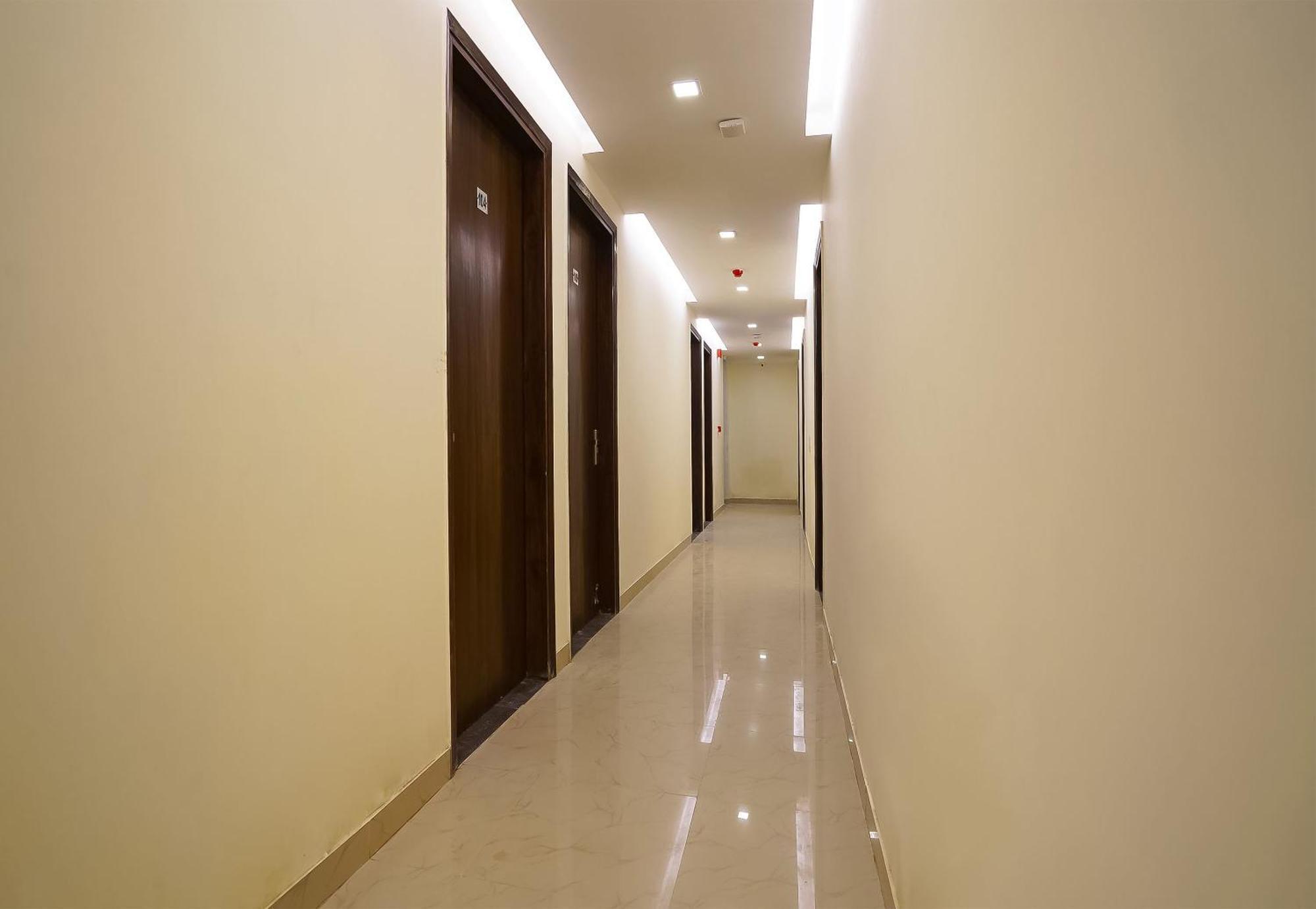 Hotel O Olive Saffron Delhi  Exterior photo